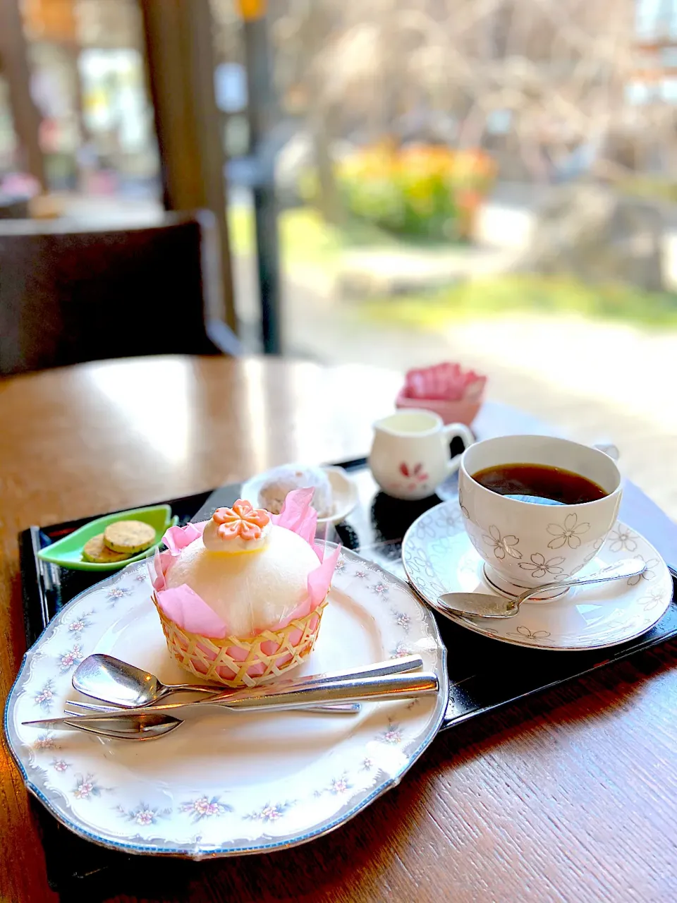 桜珈琲🌸にてケーキセット🍰☕️　癒される🌸|ナナさん