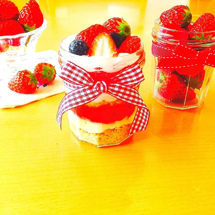 Snapdishの料理写真:🍓おひな祭りの苺スイーツ🍓|yuiママさん