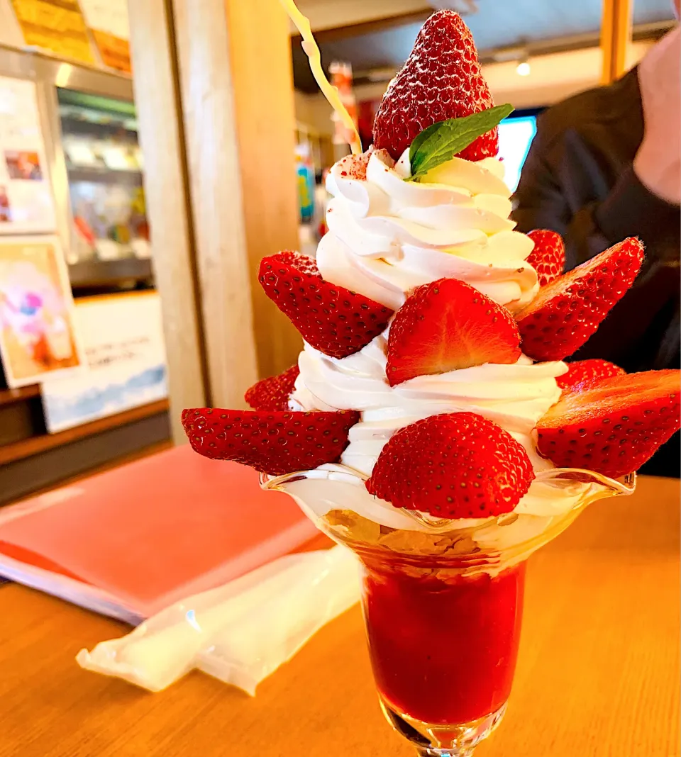 宮城県山元町。復興のいちご🍓ベリーベリーラボにて、苺ツリーパフェ🍦|ちはるさん