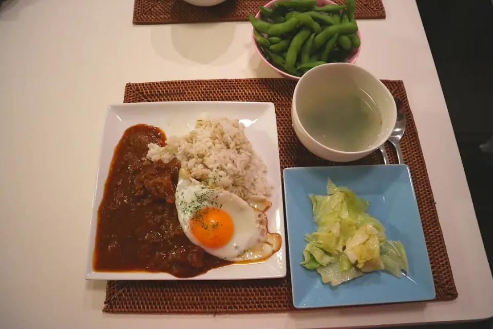 今日の夕食 カレーライス、キャベツサラダ、わかめスープ、枝豆|pinknari🐰🌈さん