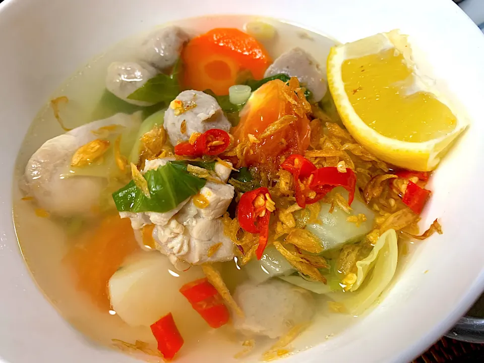 Snapdishの料理写真:Chicken, meatballs & vegetables soup|yeni kartikasariさん