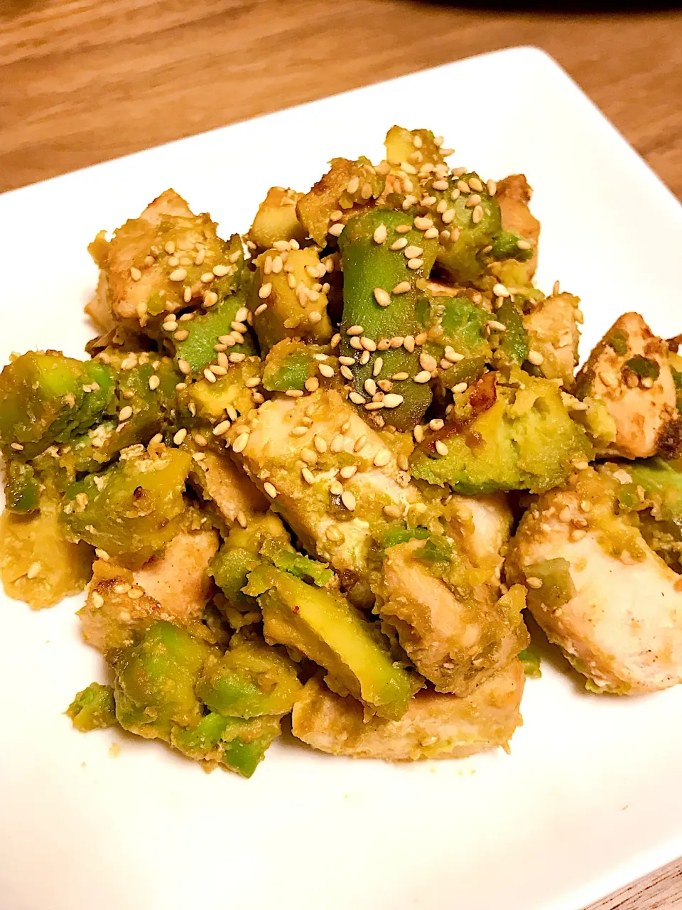 鶏肉とアボカドのわさび醤油炒め🥑|gardenさん