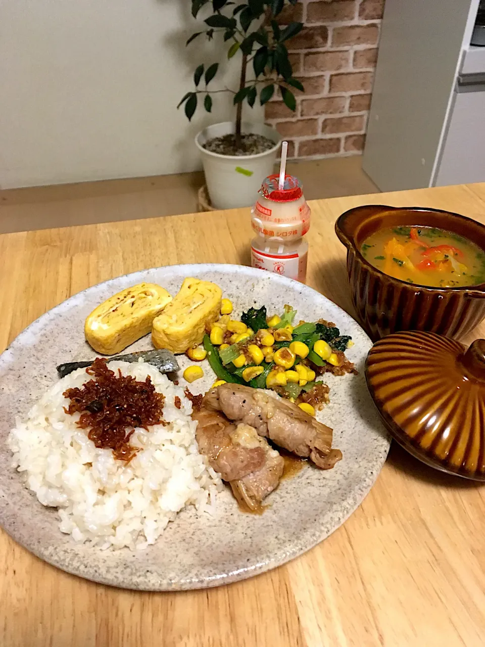 旦那さんのお弁当オカズで朝ごはん💕|さくたえさん