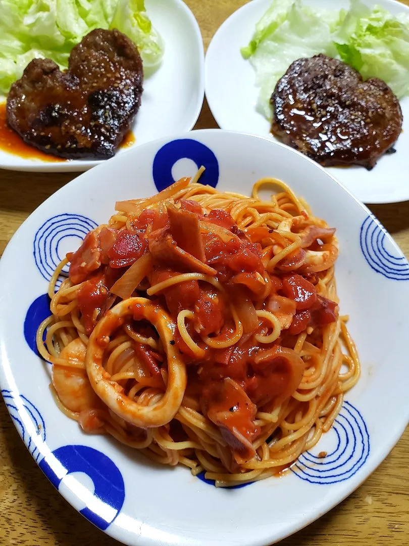 Snapdishの料理写真:イカのトマトパスタ🍝
ハートステーキ🥩|ひぃちゃんさん