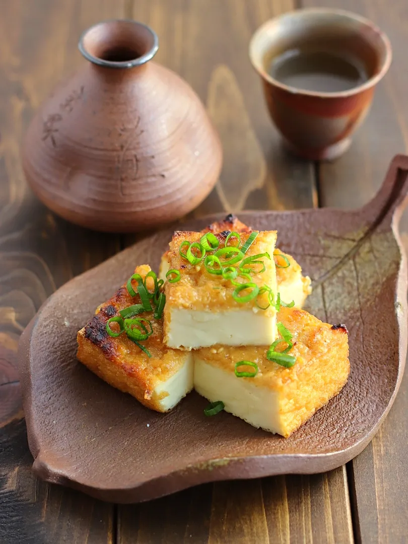 厚揚げのニンニク胡麻味噌焼き|くつろぎの食卓さん