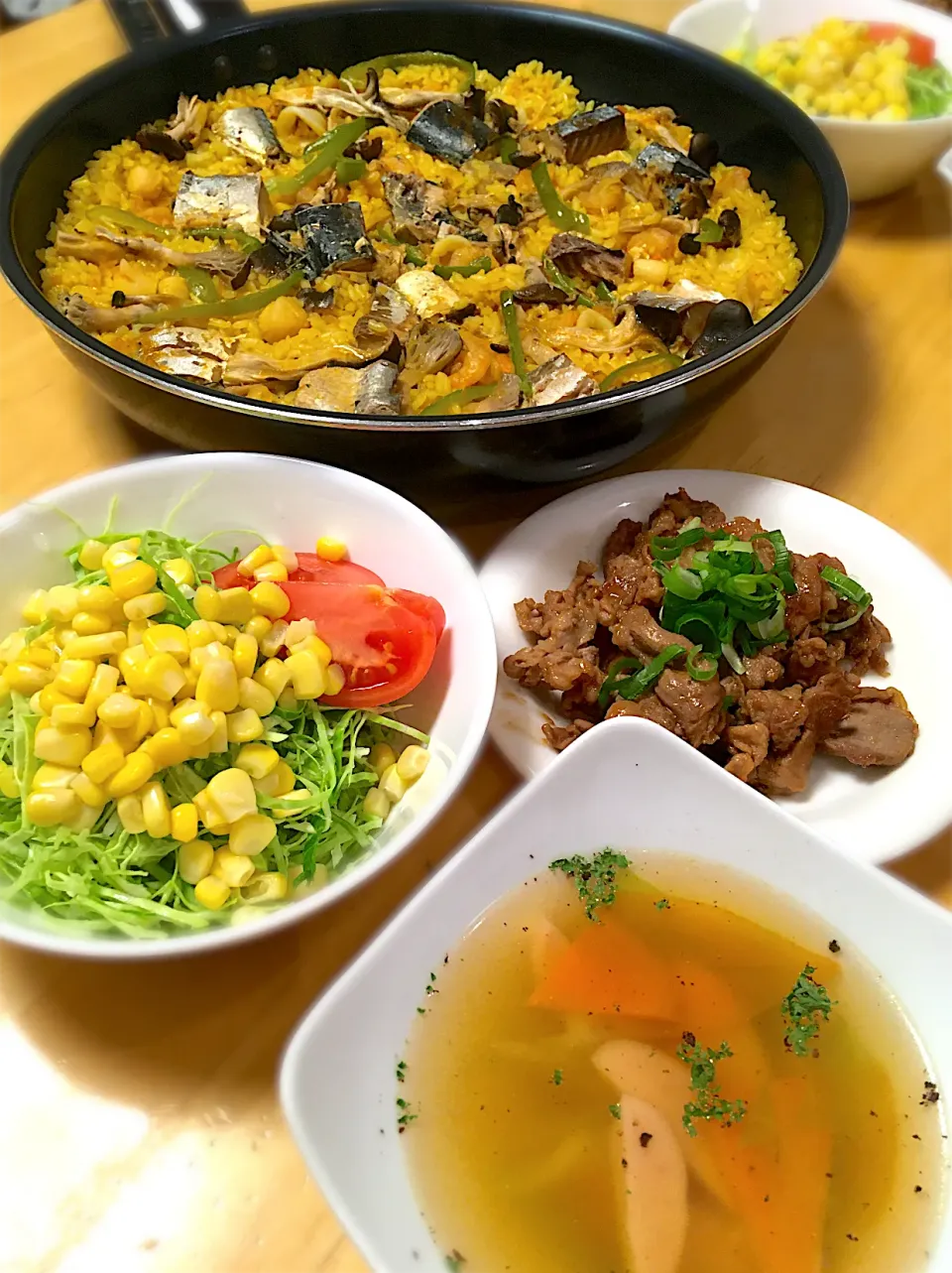 Snapdishの料理写真:#オリーブオイル漬け鯖缶 で #パエリア #豚の焼肉炒め #サラダ #コンソメスープ|R-Kさん