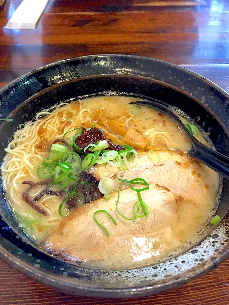 とんこつこってりラーメン🍀|おかちさん