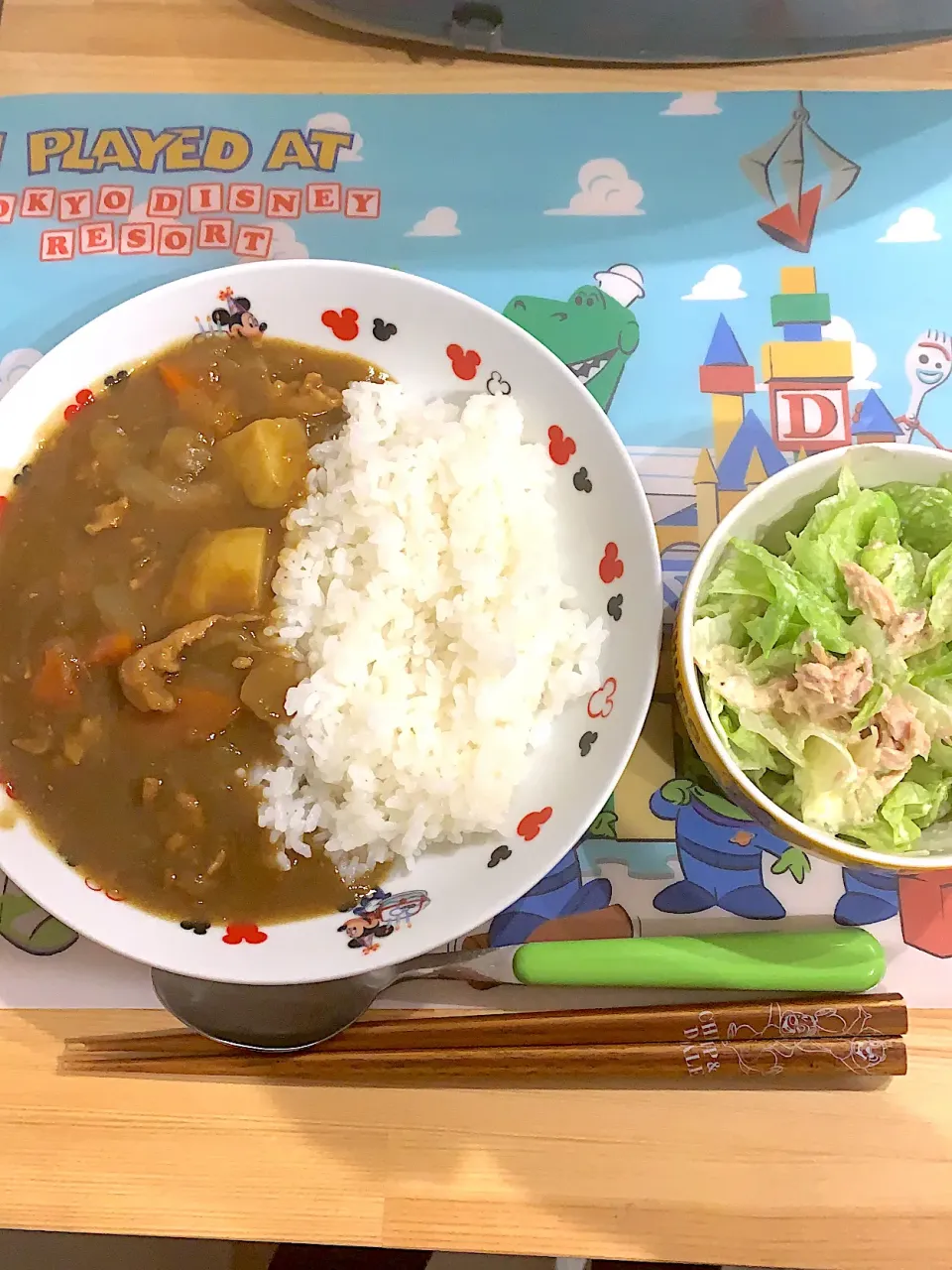 カレーライス　&  シーザーサラダ|ぺろたんさん