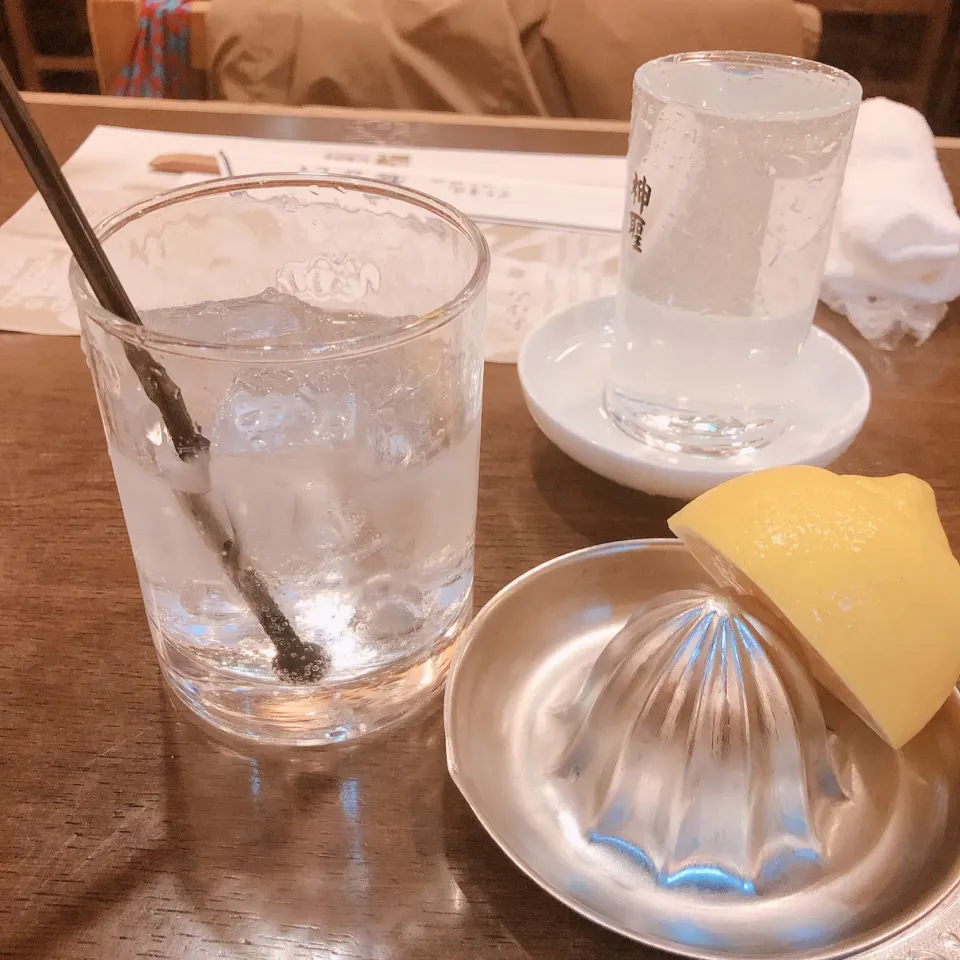 Snapdishの料理写真:生搾りレモンサワー、日本酒|みぃさん