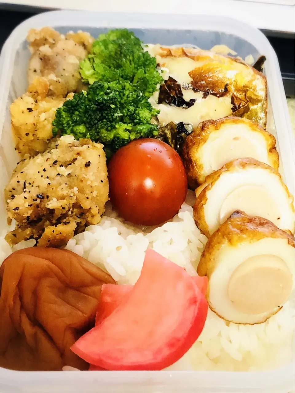 米粉で唐揚げと塩鯖のタッパー弁当|sudachiさん