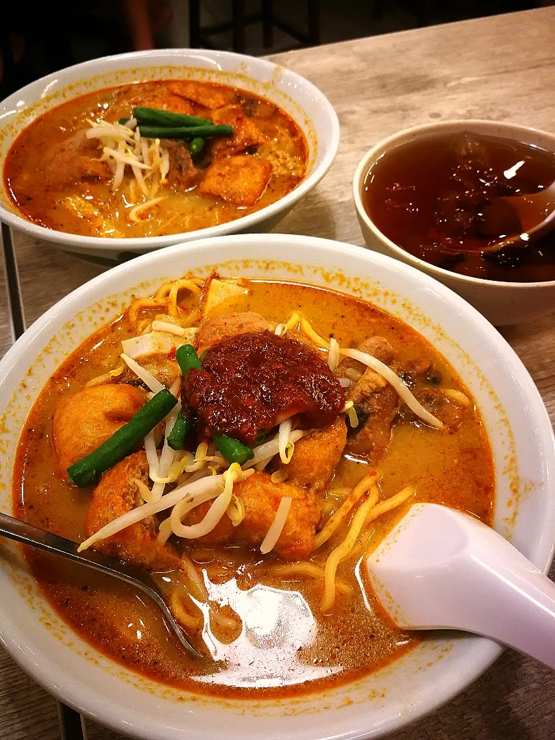 Snapdishの料理写真:curry laksa mee...|zieraさん