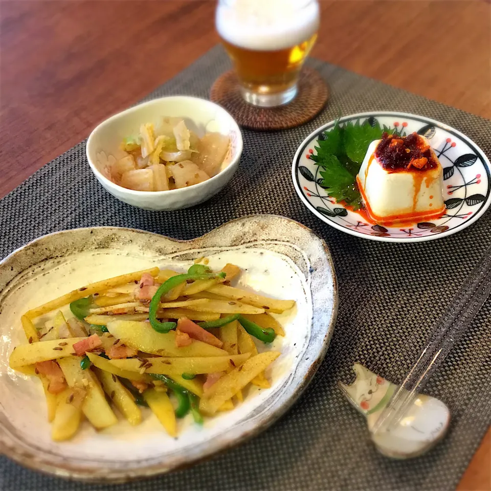 Snapdishの料理写真:ベーコンとじゃがいも、ピーマンのカレー炒め
冷奴
白菜のおひたし|𓇼 Ⓢ Ⓗ Ⓘ Ⓝ Ⓞ Ⓑ Ⓤ 𓇼さん