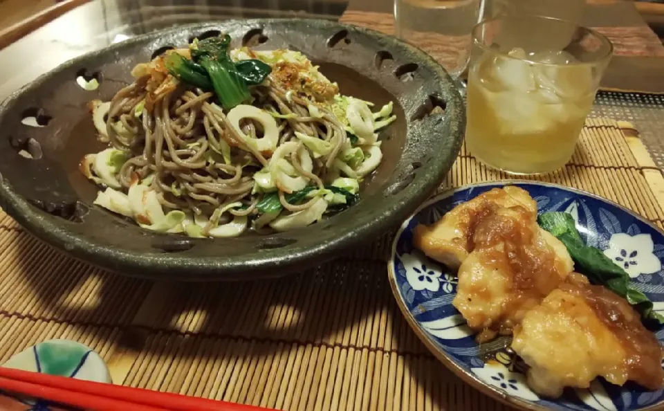 蕎麦サラダ、鶏むね玉ねぎにんにくソースがけ♪ウイスキーロックで♪|miyuki🌱さん