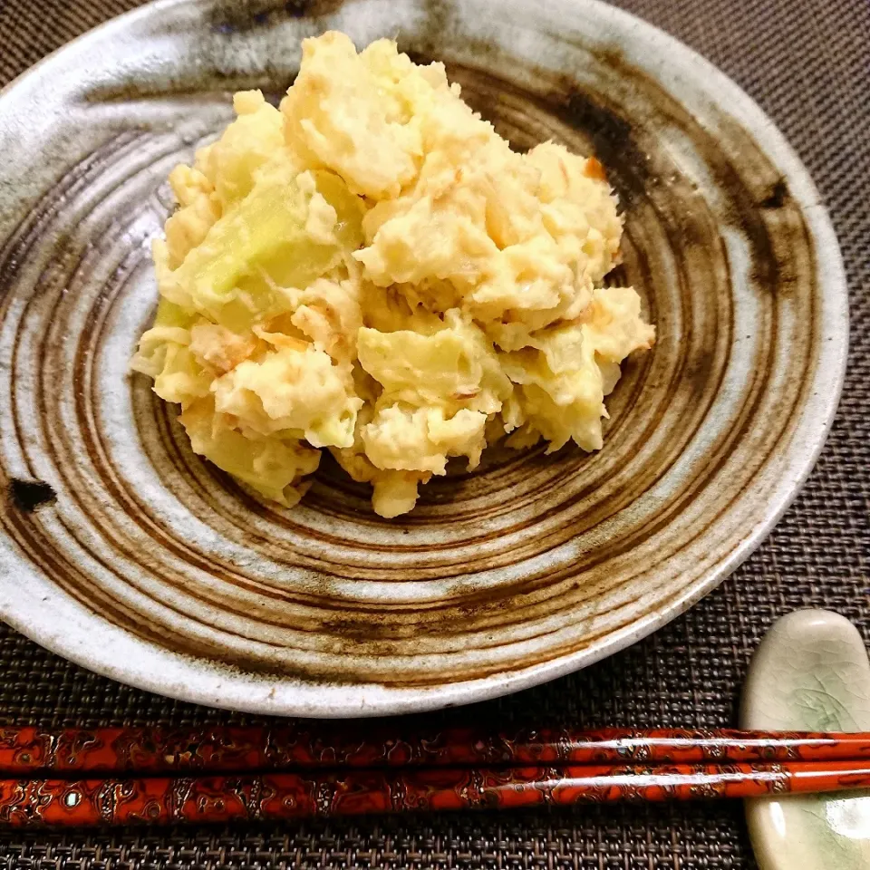 Snapdishの料理写真:キャベツと鰹節のポテトサラダ(o^-^)♪|えみ(๑´ڡ`๑)♪さん