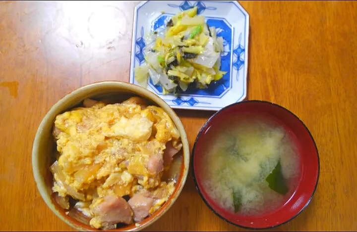 Snapdishの料理写真:２月２日　親子丼　白菜と海苔のサラダ　お味噌汁|いもこ。さん