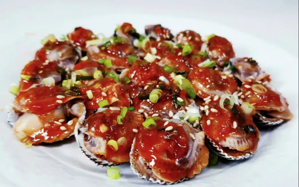 Snapdishの料理写真:steamed cockles with chilli marinade|steven z.y.さん