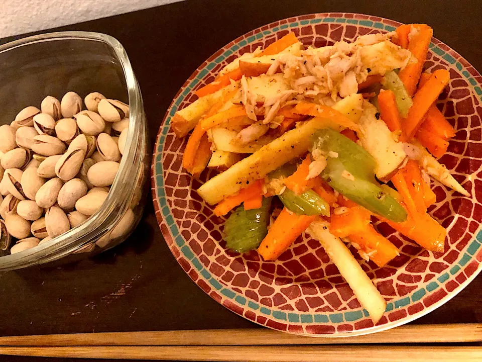 celori,carrot,apple tuna salad|AKO magicalさん