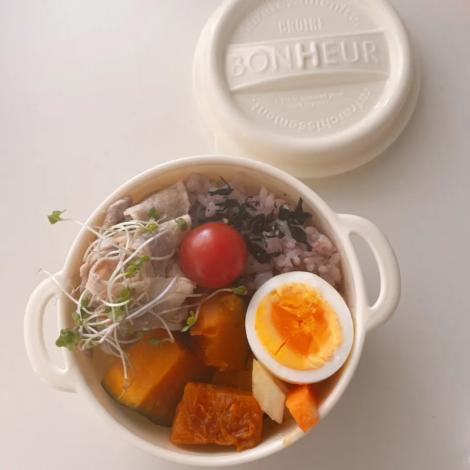 Snapdishの料理写真:自分弁当( 'ω')ノ冷しゃぶ辛子醤油和え|サチャンさん