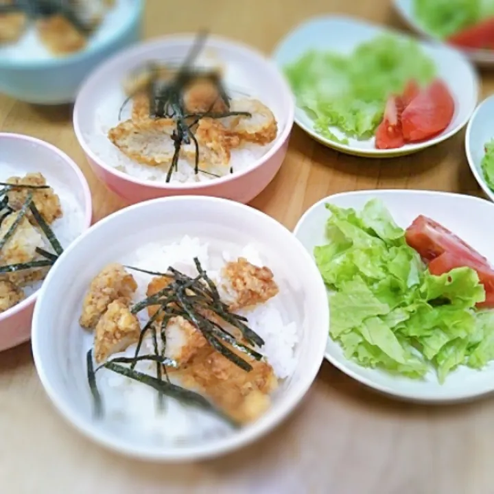 お昼ごはん：唐揚げ丼|ももさん