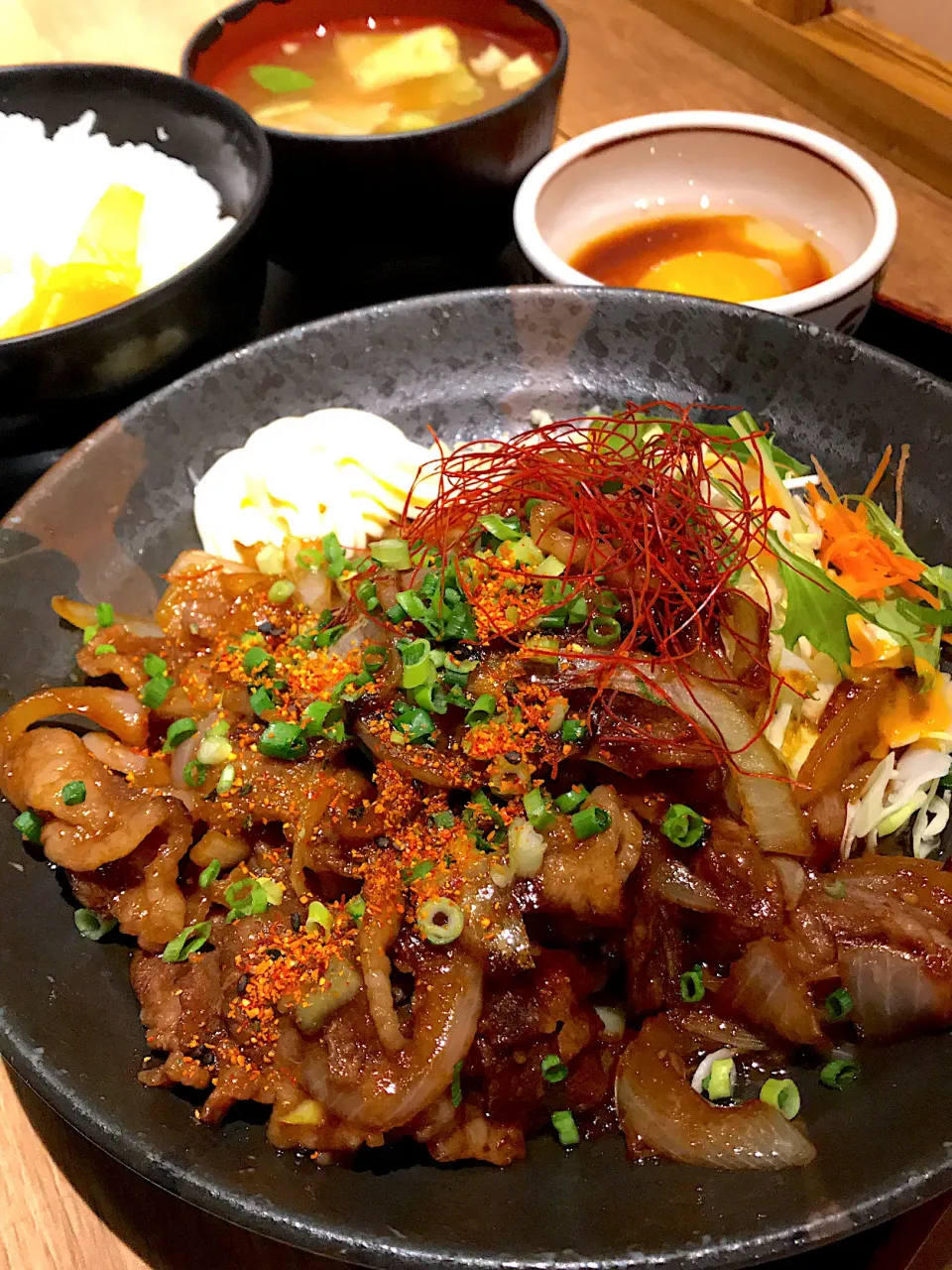 免疫力を上げるための「焼肉定食』七味いっぱいかけました🐮|ま〜てぃんさん