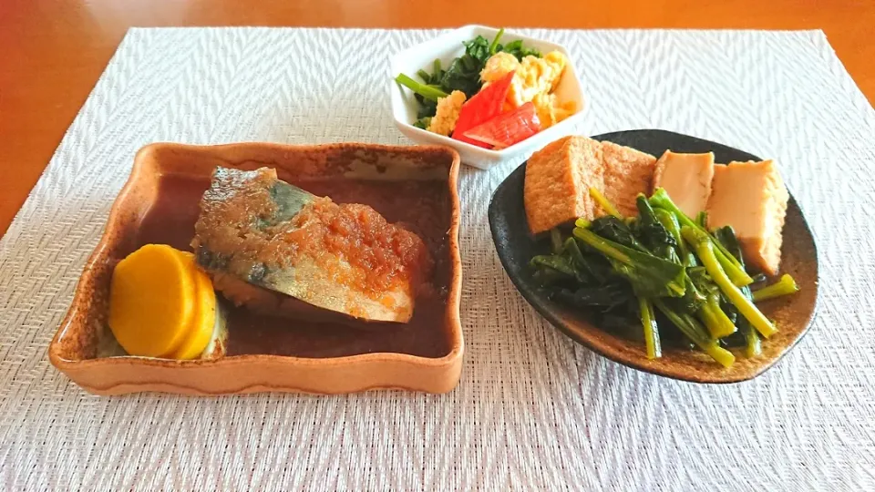 Snapdishの料理写真:☆鯖みぞれ煮
☆小松菜と厚揚げの煮物
☆ポパイエッグ➕カニかま|chikakoさん