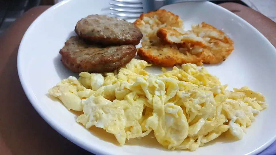 breakfast! 
eggs, sausage & hash.|sweetsharlz123さん