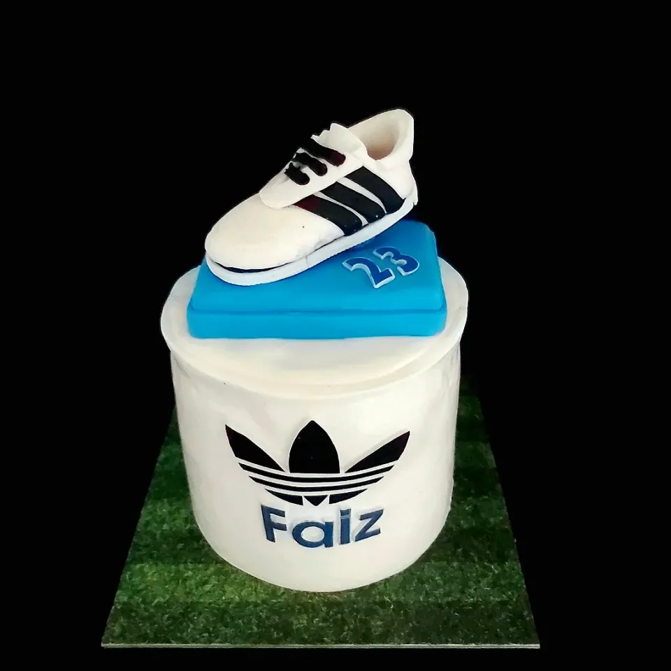 ♡ Adidas Cake

An Adidas theme cake. Made of 1 kg strawberry sponge. Layered with strawberry preserve and fresh diced cut mango. Frosted in mango swiss buttercream. Covered in fondant. Trainer hand made of sugar gum paste.|zakicakesさん