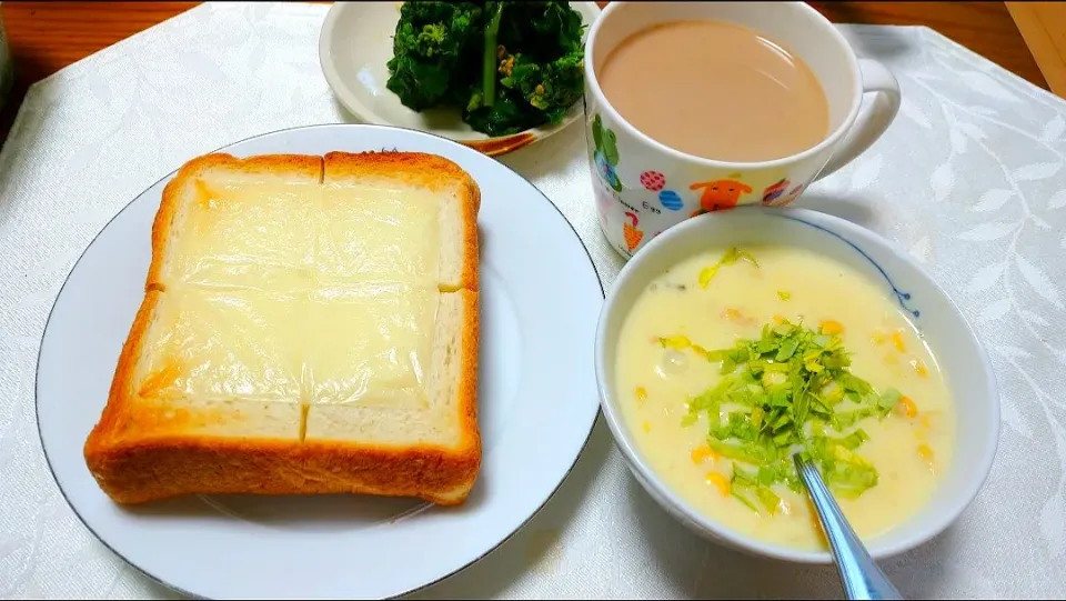 3/7の朝食
たまにはパン🍞で朝食|卯月さん