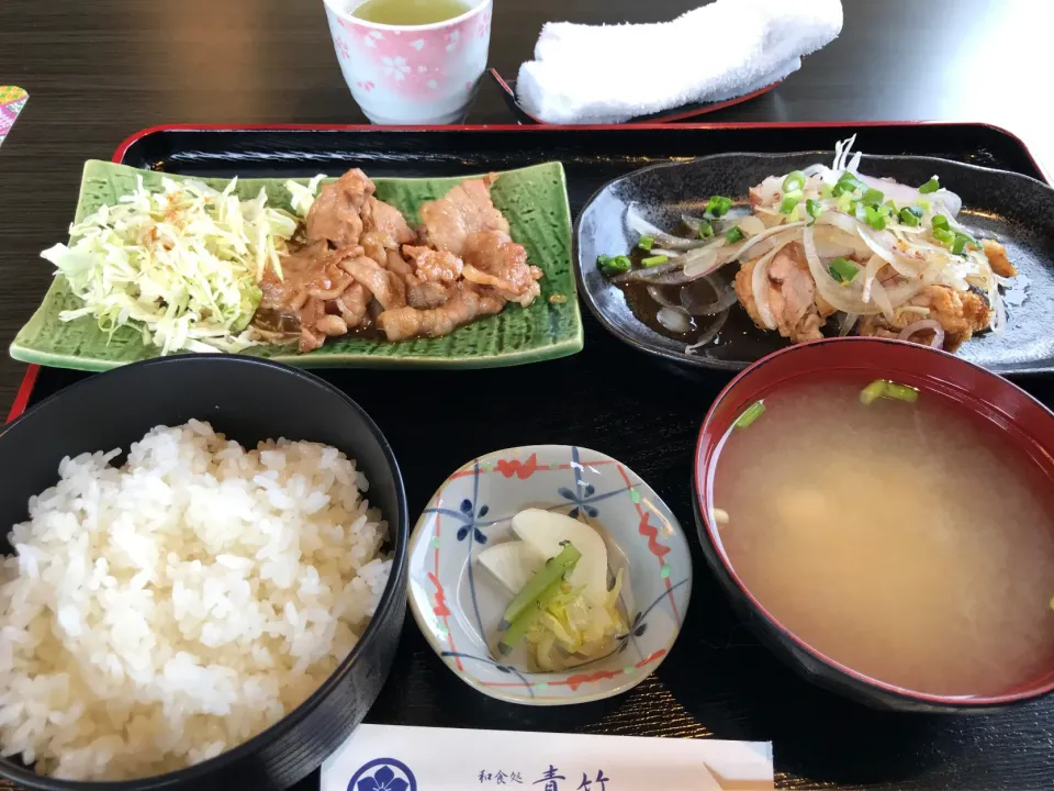 Snapdishの料理写真:豚生姜焼きと鶏の唐揚げ定食|手品先輩さん