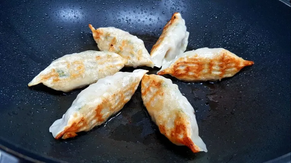 fried dumplings|steven z.y.さん