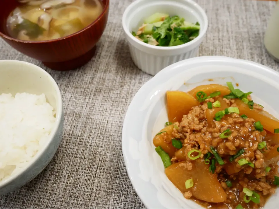 Snapdishの料理写真:いつかの夕飯♪ 肉味噌大根|ikukoさん