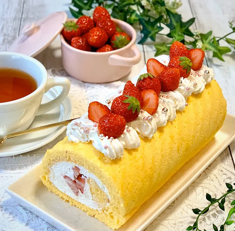 Snapdishの料理写真:いちごのロールケーキ🍓|あゆさん