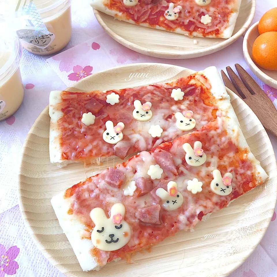 お昼ごはんは、冷凍ピザ🍕(*/▽＼*)|🌸yuni🌸さん