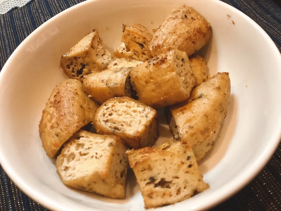 Snapdishの料理写真:がんもどきを焼いてみた😋|アライさんさん