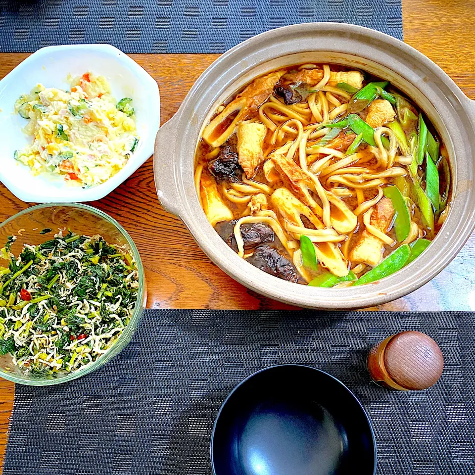 味噌煮込みうどん、ポテトサラダ、大根葉煮物|yakinasuさん