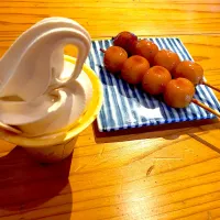 Snapdishの料理写真:ソフトクリームとだんご|MONさん