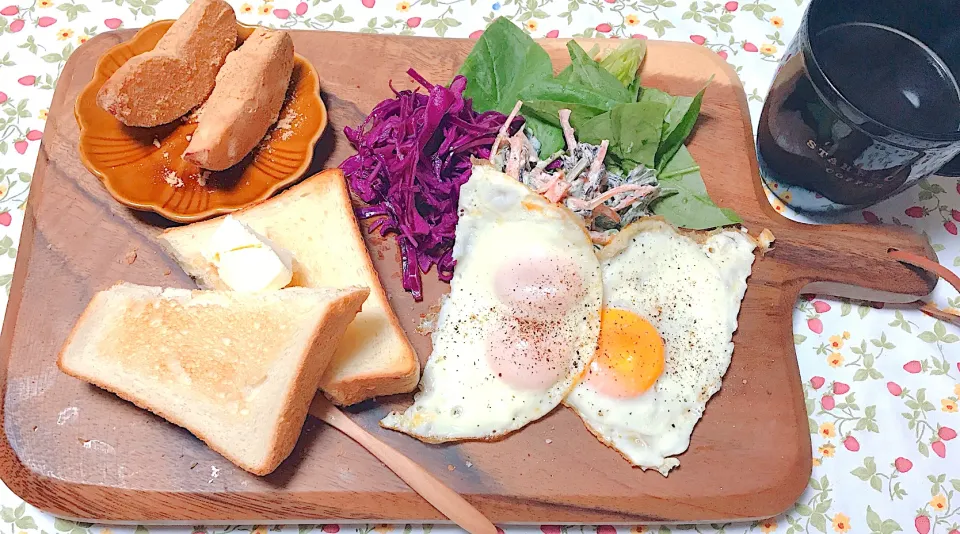 Snapdishの料理写真:朝ごはん🤤トースト、目玉焼き(双子ちゃん🤩)|🤤nana🥢さん