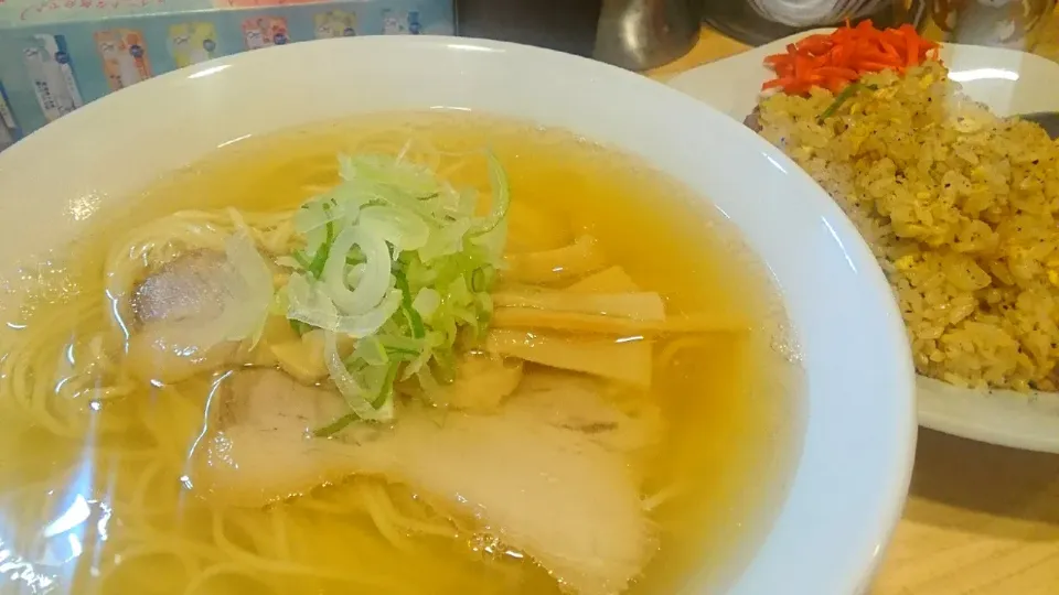 【TRYラーメン大賞 2019 - 2020
新人賞にぼし部門第1位】
中華そば 来味 板橋店
ラーチャン
（ラーメンと半チャーハン）
＠板橋区役所前、新板橋、板橋
20050|大脇さん