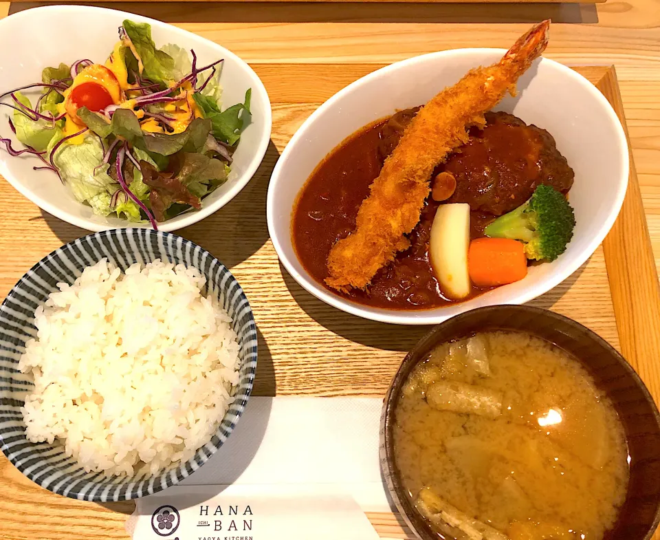 Snapdishの料理写真:ハンバーグ、エビフライ定食🍤|buhizouさん