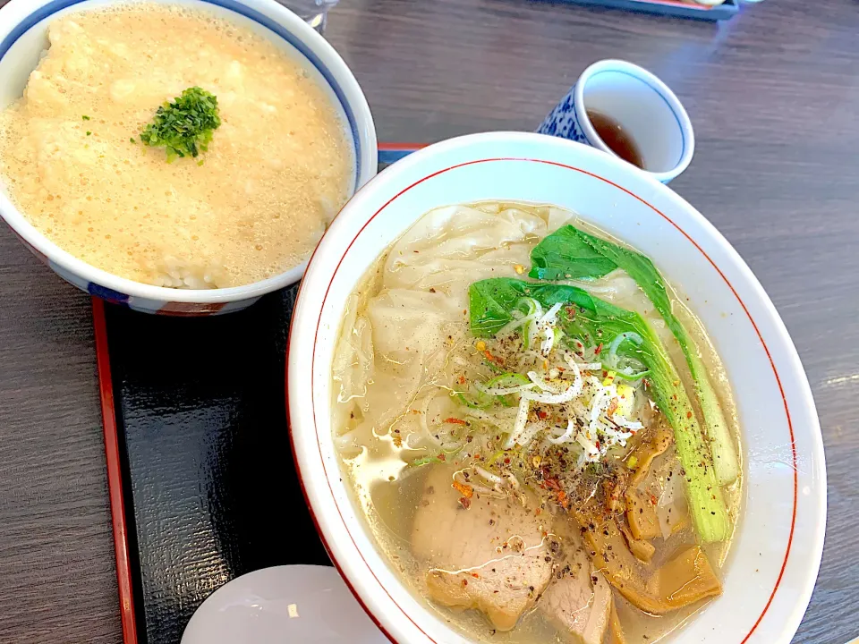 Snapdishの料理写真:塩ワンタン麺&トロロご飯|きらさん