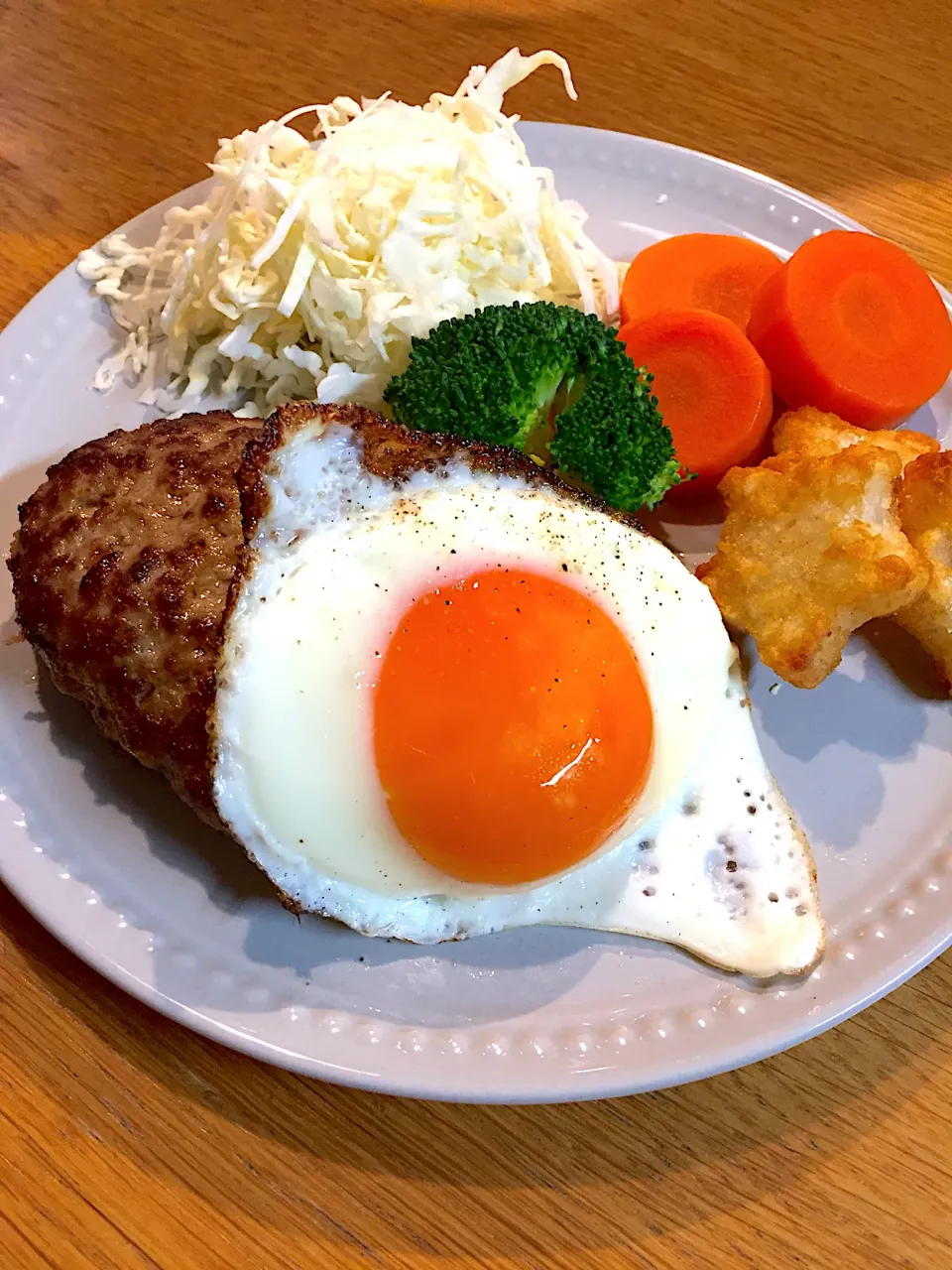 目玉焼きのせハンバーグ|まつださんさん