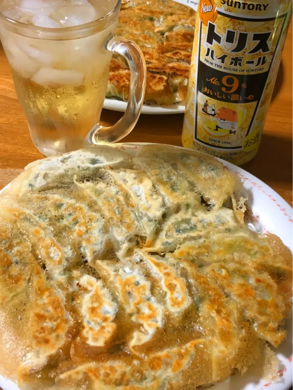 餃子でハイボールをジョッキで💨|sudachiさん