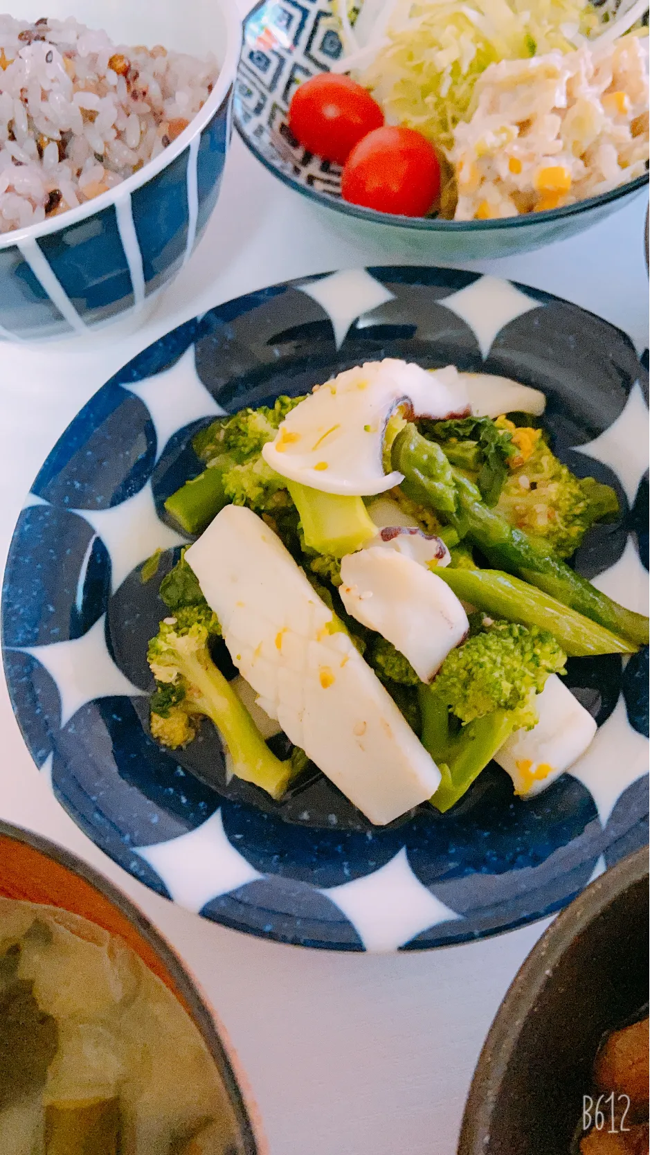 昨日の晩御飯🐟🥰イカとブロッコリー🥦とアスパラと菜の花の塩炒め😃|ゆきさん