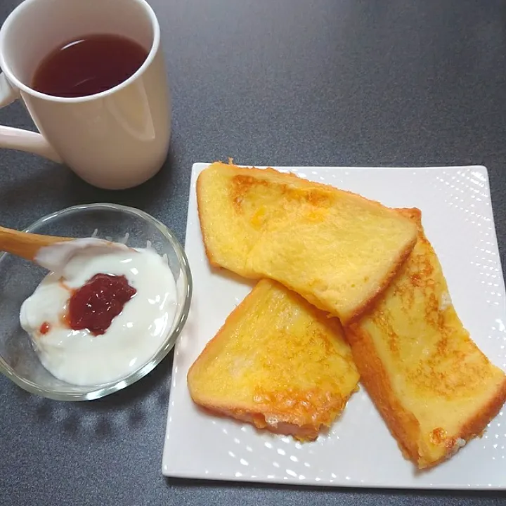 Snapdishの料理写真:フレンチトースト with マシュマロヨーグルト|jun(・x・)さん