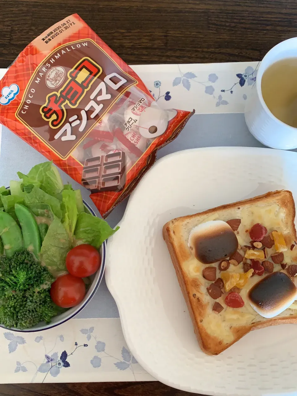 チョコマシュマロとチーズとアーモンドとドライフルーツのトースト❣️|tamemitiさん