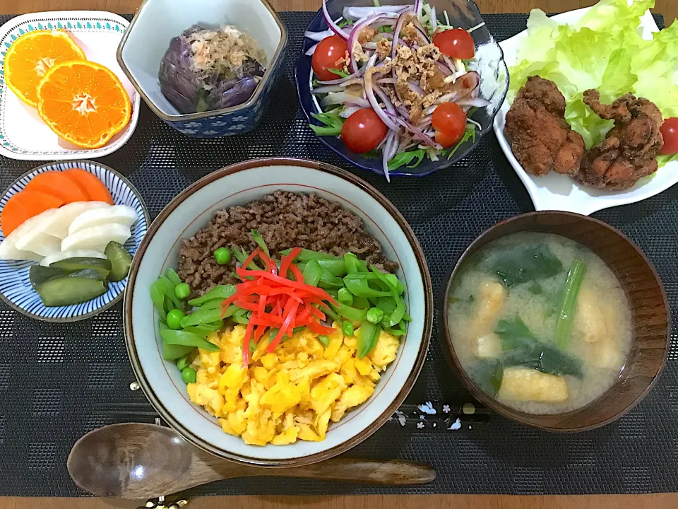 Snapdishの料理写真:3色丼定食|ゆうかさんさん