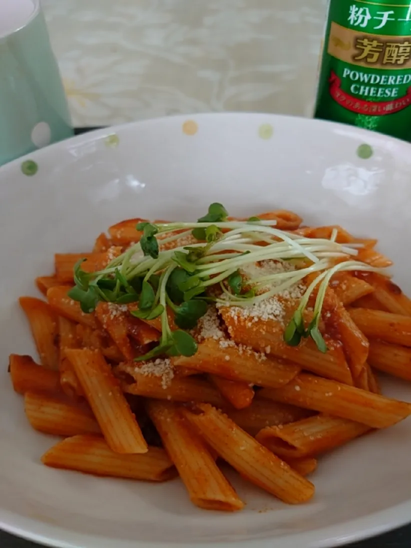 お昼はペンネのミートソース🍝
あしらいにかいわれ大根|🍒ふみりん🍒さん