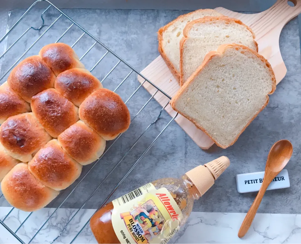 チョコクリーム入りのちぎりパン&食パン🍞✨|めぐぐさん