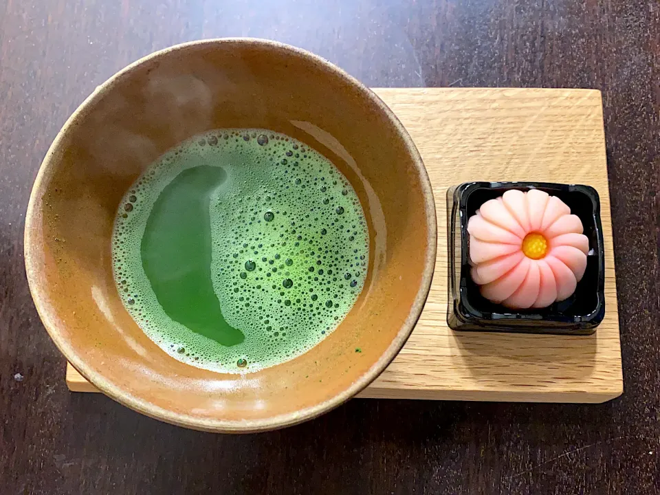 Snapdishの料理写真:ヘラ菊と薄茶|Shun Muranoさん