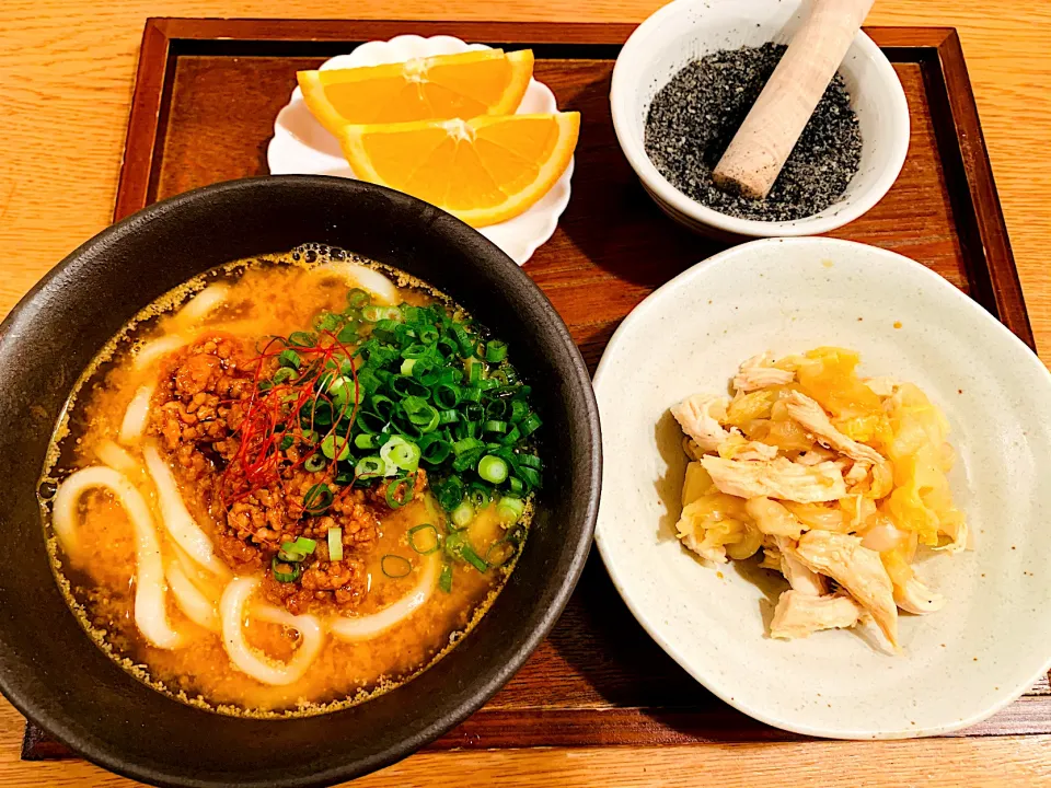 我が家の晩ごはん🍚坦々うどん、白菜と鶏肉のお浸し、オレンジ|いちごさん